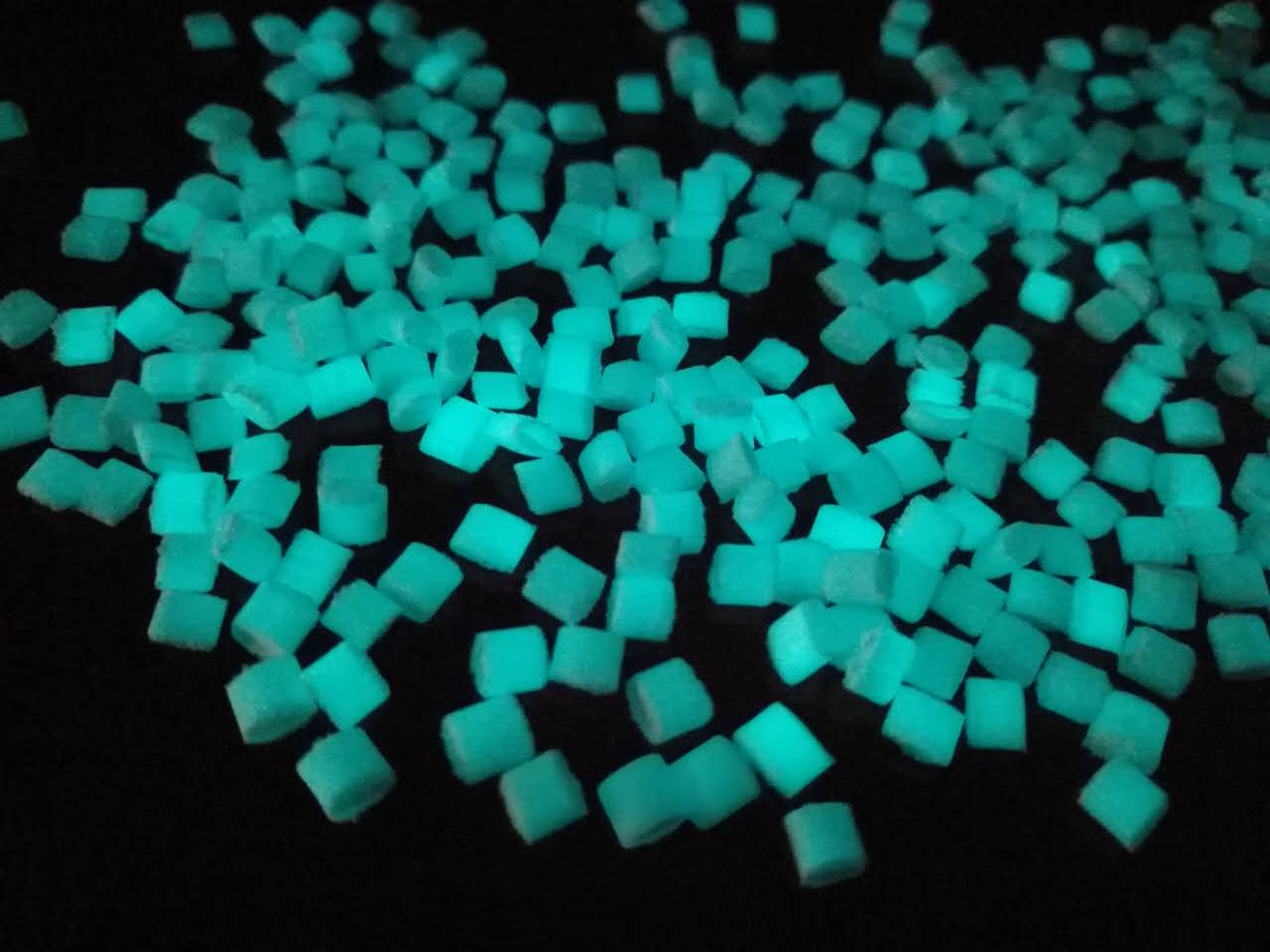 Luminous powder pellet