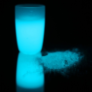 Poudre luminescente d'aluminate de strontium pour plastique
