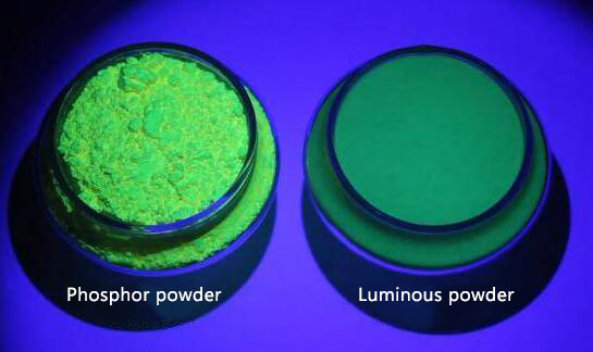 quelle est la différence entre la poudre lumineuse et la poudre de phosphore
