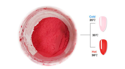 Qu'est-ce qui est incolore pour colorer la poussière thermique ?