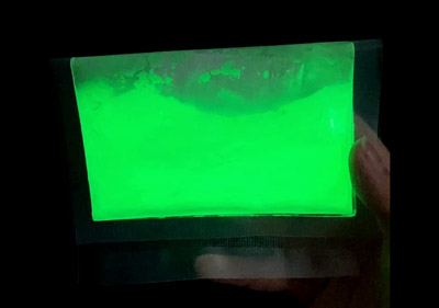 Quels sont les éléments à prendre en compte pour l'utilisation en extérieur de la poudre lumineuse ?